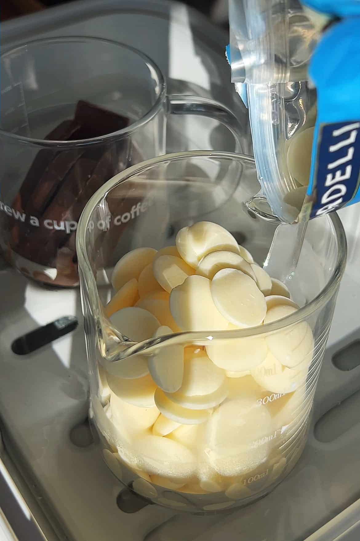 EASY CHOCOLATE-DIPPED ORANGES